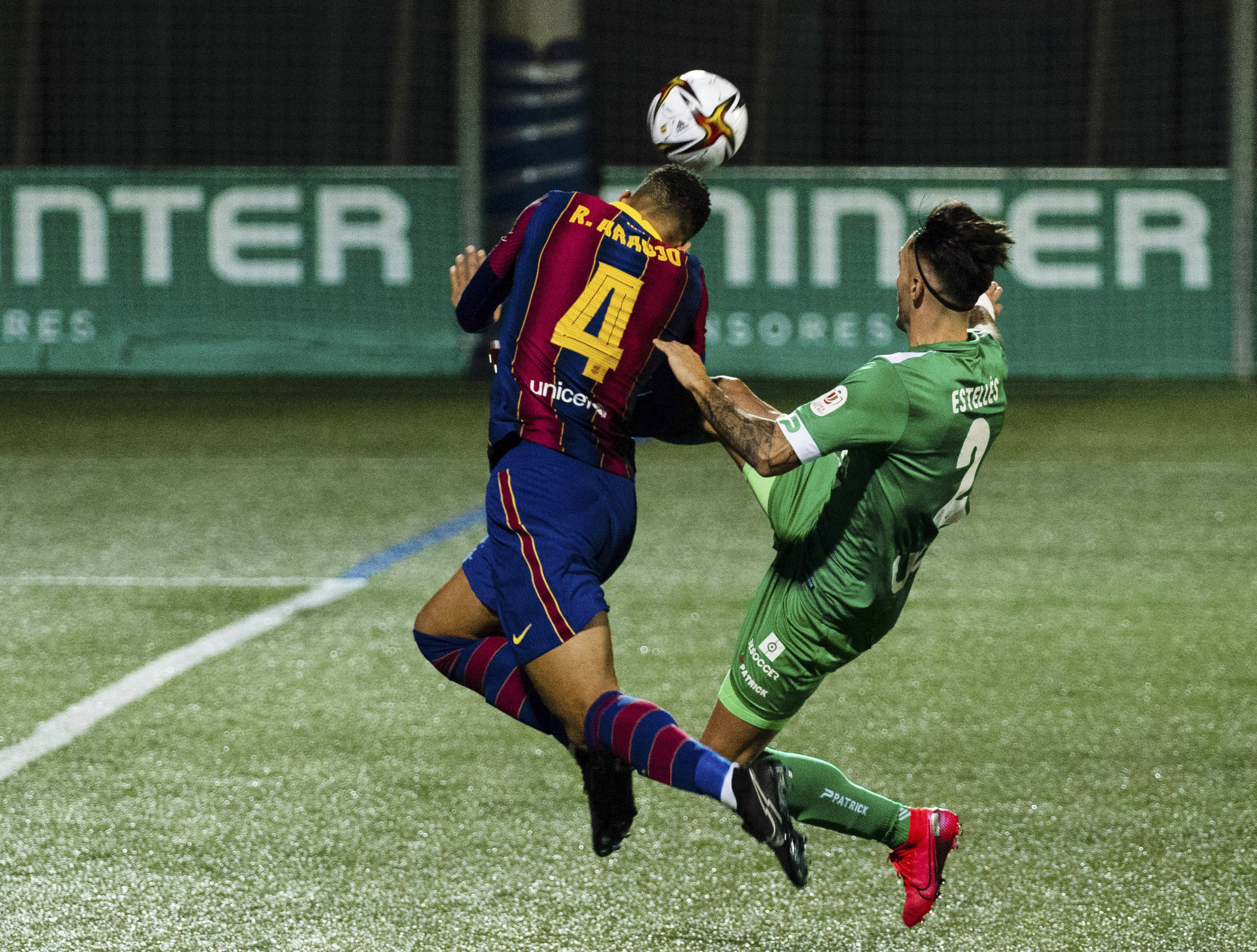 LOL赛事投注入口-国王杯窗口期走向成谜，上海海港远射贴柱，管理层满意，身体对抗强度拉满(李多海面试完整版)